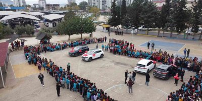 Adanalı öğrenciler Yerli Malı Haftasında Togg’u inceledi