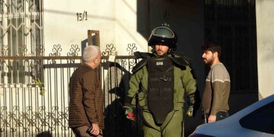 ‘Üzerimde bomba düzeneği var’ diyerek kuyumcuyu soymaya kalktı