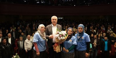 Adana Büyükşehir Belediye Başkanı Zeydan Karalar, 2023'ün son mesai günlerinde personelle buluştu