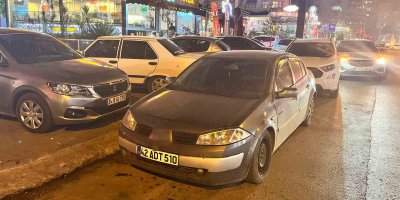 Adana’da gelişi güzel park edilen araçlar trafiği etkiliyor