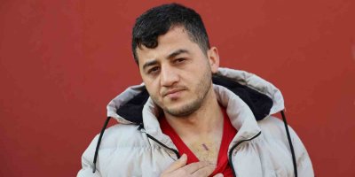 Hem para istedi hem bıçaklayıp kaçtı