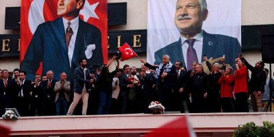 Yeniden aday gösterilen Adana Büyükşehir Belediye Başkanı Karalar, vatandaşlarla buluştu