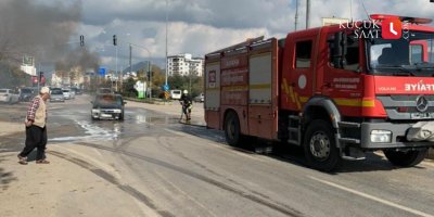 Adana’da bir haftada 2. Tofaş yandı: Yolun ortasında alevlere teslim oldu