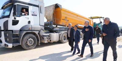 Ceyhan Sarımazı’da istinat duvarı yapılıyor, 19 km’lik yol yenileniyor