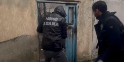 Torbacı uyuşturucuları yatağın içerisine gizlemiş