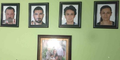 Yatalak babalarını bırakmayınca ikinci depremde tüm aile can verdi