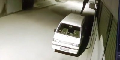 Önce inşaat malzemelerini ardından güvenlik kamerasını çaldı