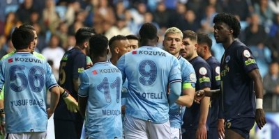 Adana Demirspor - Kasımpaşa maçında dikkat çeken görüntü! Mario Balotelli...