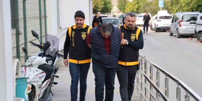 Polisin operasyon yaptığı evden uzun namlulu silah ve tabancalar çıktı