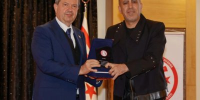 KKTC'den Haluk Levent'e 'Vatanseverlik Ödülü'