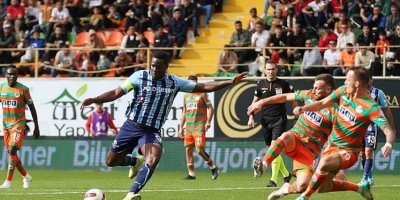 Balotelli sahaya kaptan olarak çıktı...