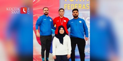 Kozanlı kadın güreşçi dünya ikincisini minderde devirdi, şampiyon oldu