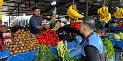 Polisten pazar esnafına ve vatandaşlara “dolandırıcılık ve hırsızlık” uyarısı