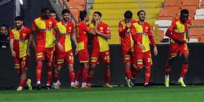 Adana kendi evinde farklı yenildi