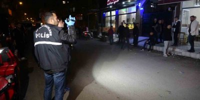 Adana’da kahvehaneye silahlı saldırı: 2 kişi yaralandı