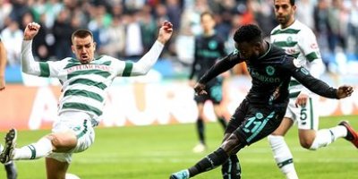 Şimşekler deplasmanda Balotelli ile 1 puanı aldı