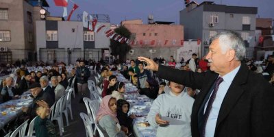 Büyükşehir her gün bir mahallede iftar sofrası kuruyor