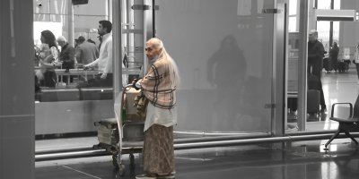 İki aydır İstanbul havalimanında yaşayan felsefecinin Karaisalı günleri ortaya çıktı