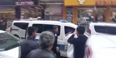 DEM Parti önünde zafer işareti gerginliği