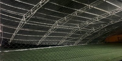 Adana'da halı sahanın çatısı çöktü