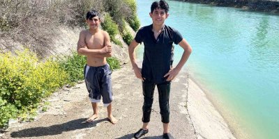 Adana'da kanalda yüzme yine başladı: ‘Korkunun ecele faydası yok’