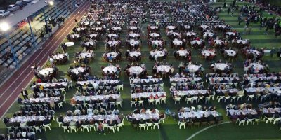 Toroslarda binlerce Fekeli Devlet Bahçeli Stadyumu’nda iftar açtı