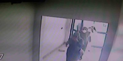 Evden 100 gram altın çalan kadın yakalandı