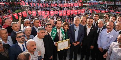 Başkan Kadir Aydar, mazbatasını alıp görevine başladı