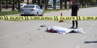 Ölen yakınlarının cenazesinin başında gözyaşı döktüler