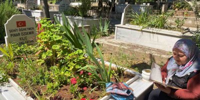 Saimbeyli’de üzerlerine kaya düşüp ölen öğretmenler mezarı başında anıldı