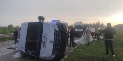 Yolcu minibüsü devrildi: 5 kişi yaralandı