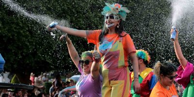 Adana’da karnaval korteji renkli görüntülere sahne oldu