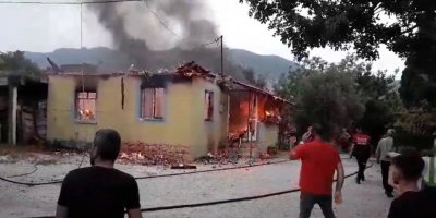 Elektrik kontağı evi kullanılamaz hale getirdi