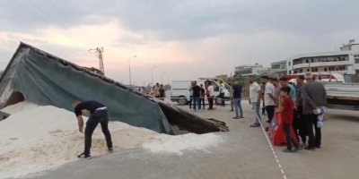 Yer yarıldı, kamyon içerisine düştü