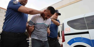 20 yıl 7 ay hapis cezasıyla aranan cezaevi firarisi yolda yürürken yakalandı