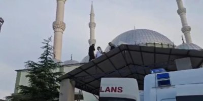 Camide tadilat sırasında bacağı kesilen işçi yaralandı