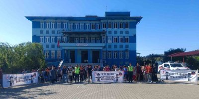 Adana’da jandarma trafik farkındalığı bilgilendirme çalışması yaptı