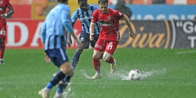 Adana’ya hem yağmur hem gol yağdı