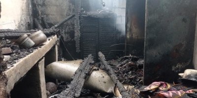 Adana’da alevlere teslim olan ev küle döndü