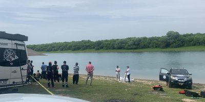 Seyhan Nehri'ne giren genç kayboldu