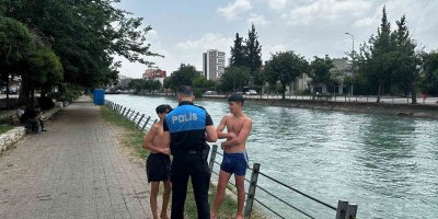 Adana’da polis sulama kanalına giren gençleri uyardı