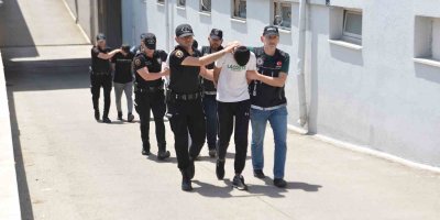 Narkotik polisleri, kamyonette 4 kilo 400 gram esrar ele geçirdi