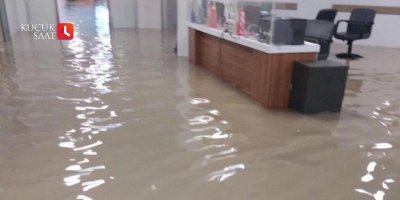 Adana’da sağanak etkili oldu, hastaneyi su bastı
