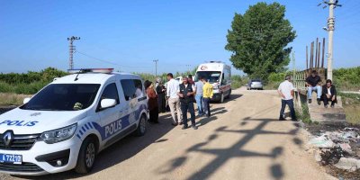 Acılı anne boğularak ölen oğlunun başını son kez okşadı