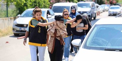 Seyhan polisi saksıya gizlenmiş halde uzun namlulu silah ele geçirdi