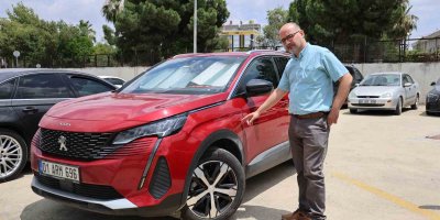 Sıfır kilometre aldığı Peugeot jip boyalı çıktı