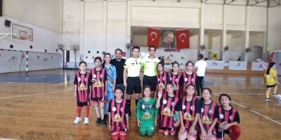 Kayaların altında hayatını kaybeden 4 öğretmenin öğrencileri şampiyon oldu