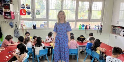 Miniklerin Huri öğretmeni, engellerini öğrencileriyle aşıyor