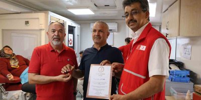 15. kez kan bağışladı 2 hastaya can oldu