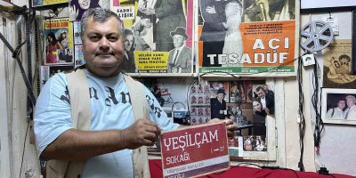 Yeşilçam tutkusunu evinde yaşatıyor